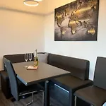 Relax-apartment Mit Indoor-pool, Sauna, Massagesessel Und Netflix شقة